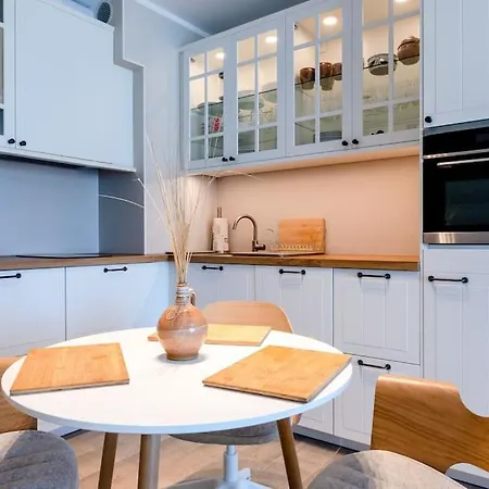 Lakeside Bliss - Cozy Retreat Just 500m From The Baltic Sea Apartment Dziwnow