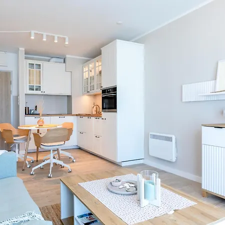 Lakeside Bliss - Cozy Retreat Just 500m From The Baltic Sea