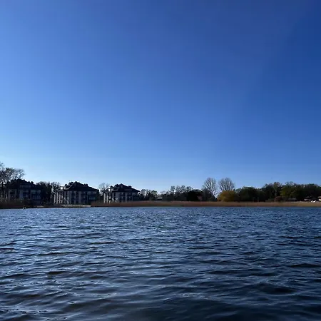 Lakeside Bliss - Cozy Retreat Just 500m From The Baltic Sea 아파트 *
