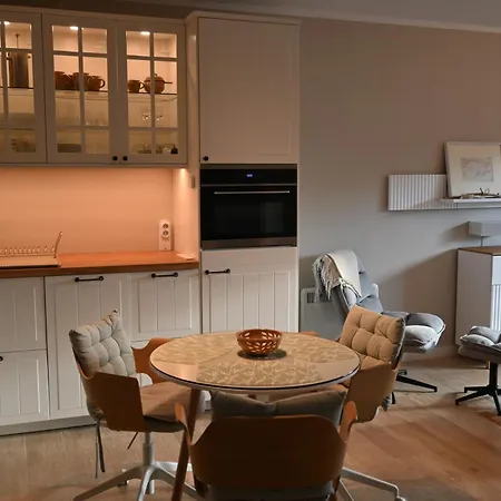 Lakeside Bliss - Cozy Retreat Just 500m From The Baltic Sea