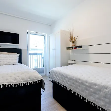 Lakeside Bliss - Cozy Retreat Just 500m From The Baltic Sea *