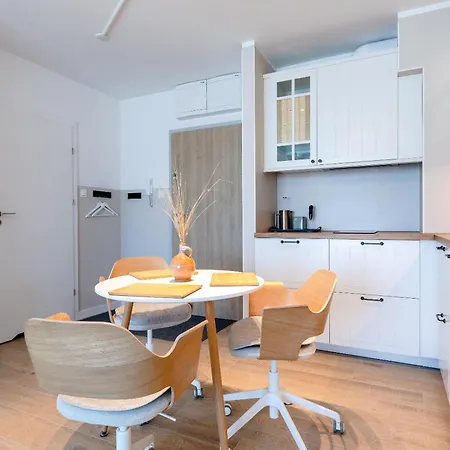 Lakeside Bliss - Cozy Retreat Just 500m From The Baltic Sea