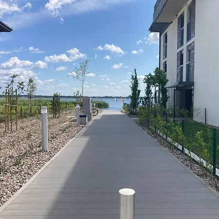 Lakeside Bliss - Cozy Retreat Just 500m From The Baltic Sea 아파트