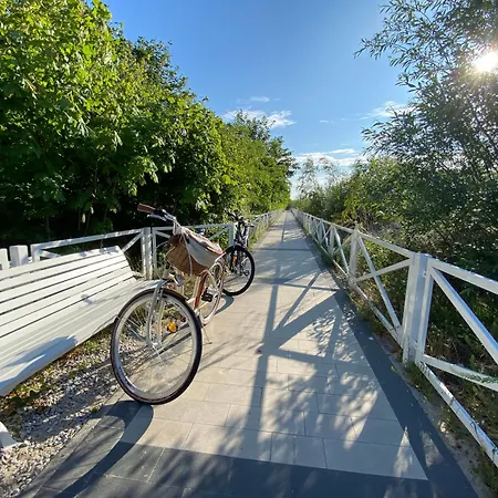 Lakeside Bliss - Cozy Retreat Just 500m From The Baltic Sea 아파트