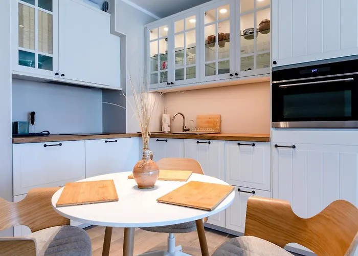 Lakeside Bliss - Cozy Retreat Just 500m From The Baltic Sea Dziwnów