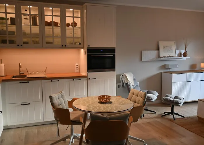 Lakeside Bliss - Cozy Retreat Just 500m From The Baltic Sea