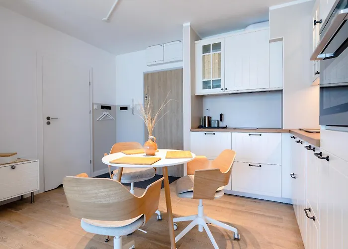 Lakeside Bliss - Cozy Retreat Just 500m From The Baltic Sea